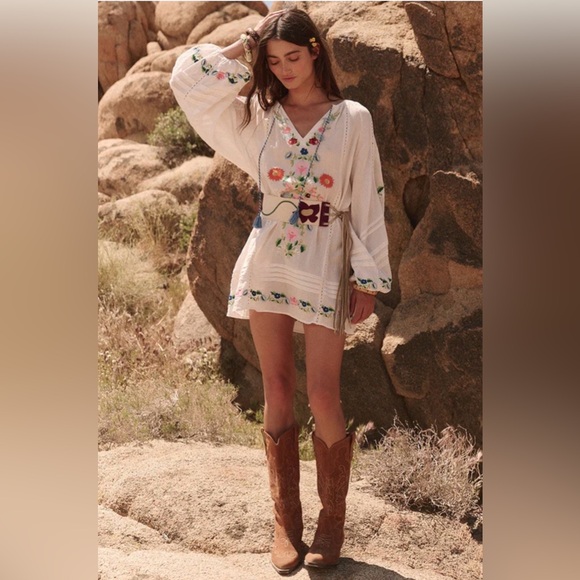 SPELL NWT RARE 💐 Florapaloosa Embroidered Tunic Dress Wildflower Size SM 🌼 White - Picture 3 of 15
